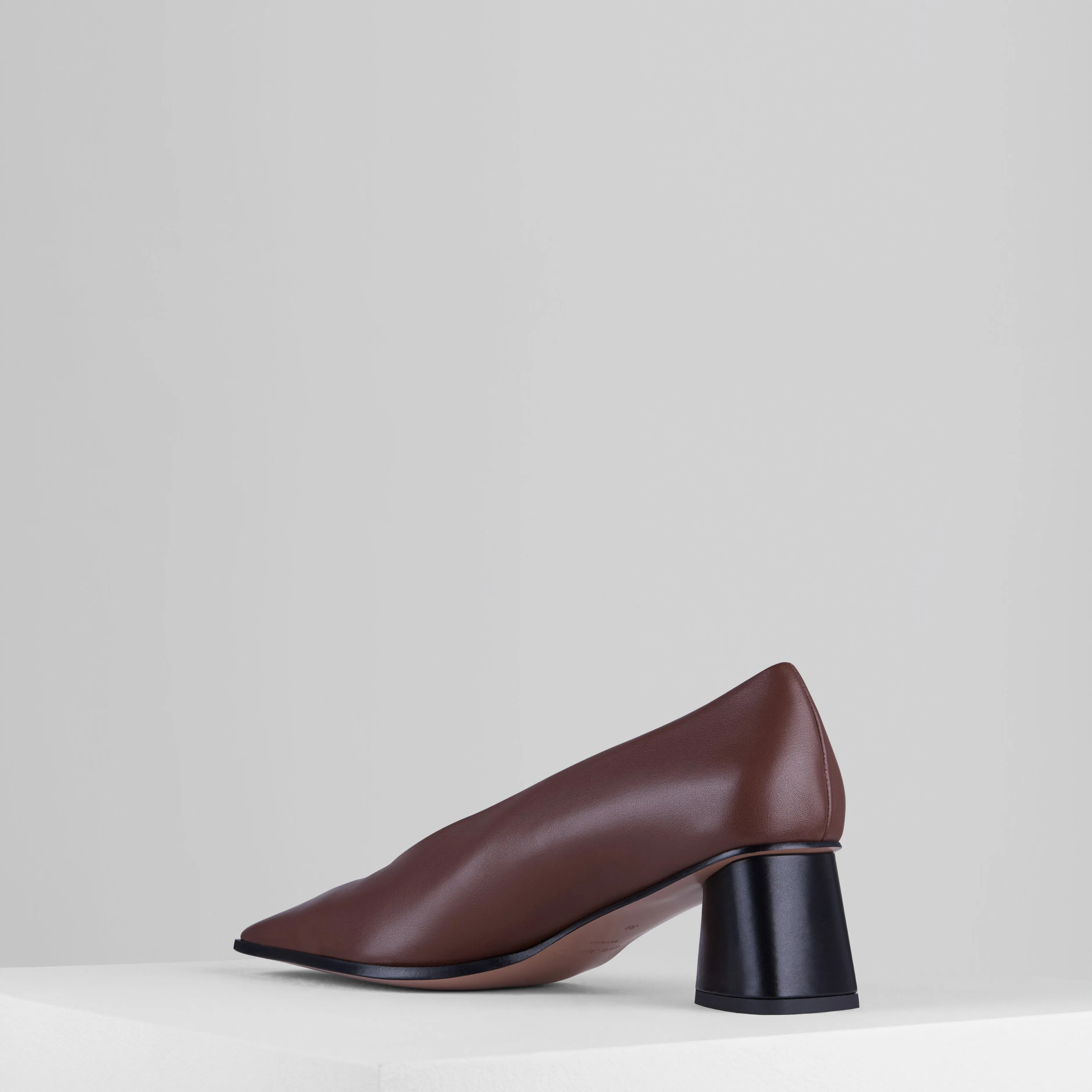 Spacco Pumps in Bruciato Nero